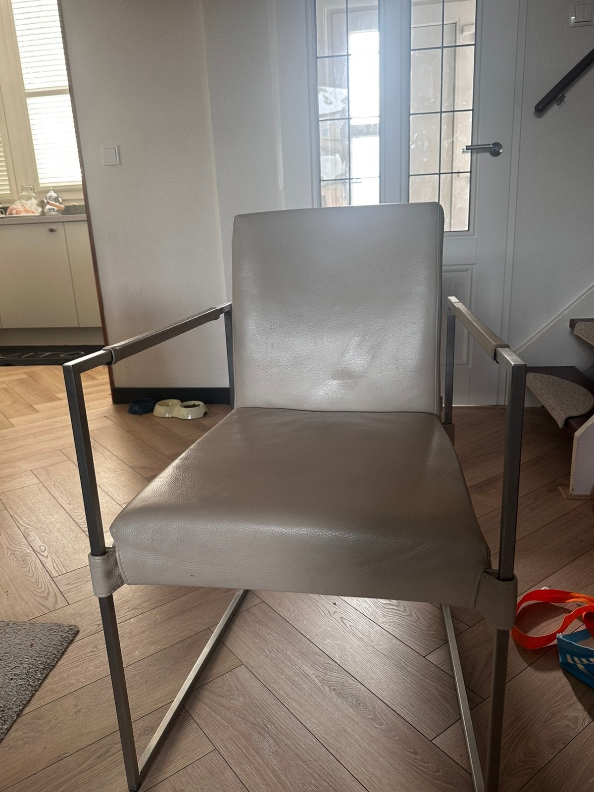 Leren design eetkamerstoelen, Ophalen of Verzenden, Zo goed als nieuw, Design eetkamer stoelen van het bekende merk element, 4 tot 6 stoelen