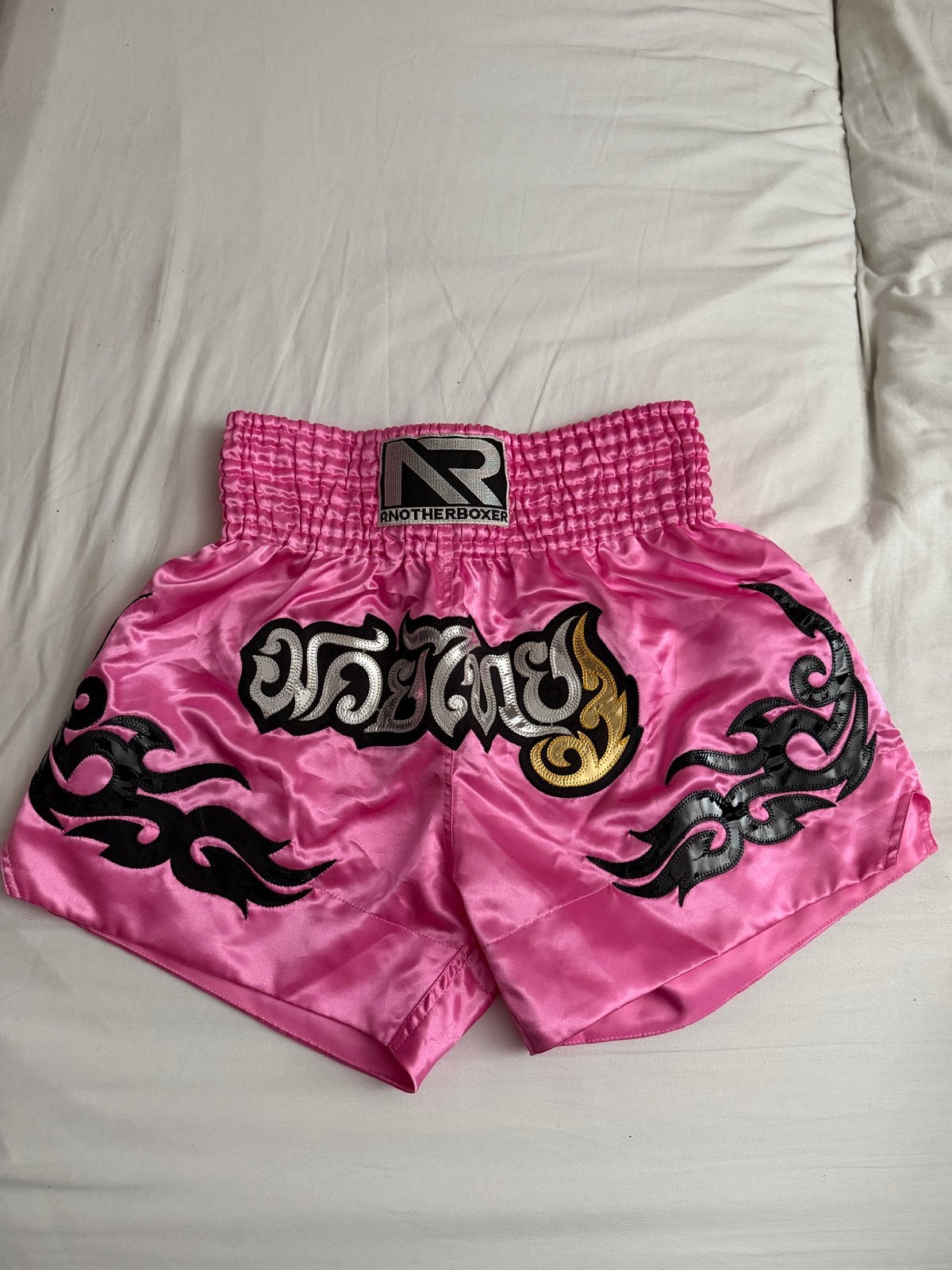 Nieuw roze Anotherboxer kickboks broekje - Maat XL, Ophalen of Verzenden, Nieuw, Bokskleding