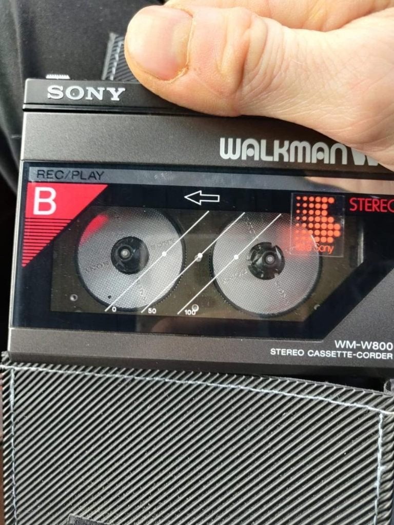 800 met oortjes en tasje, - Sony dubbele Walkman WM, Ophalen, Walkman