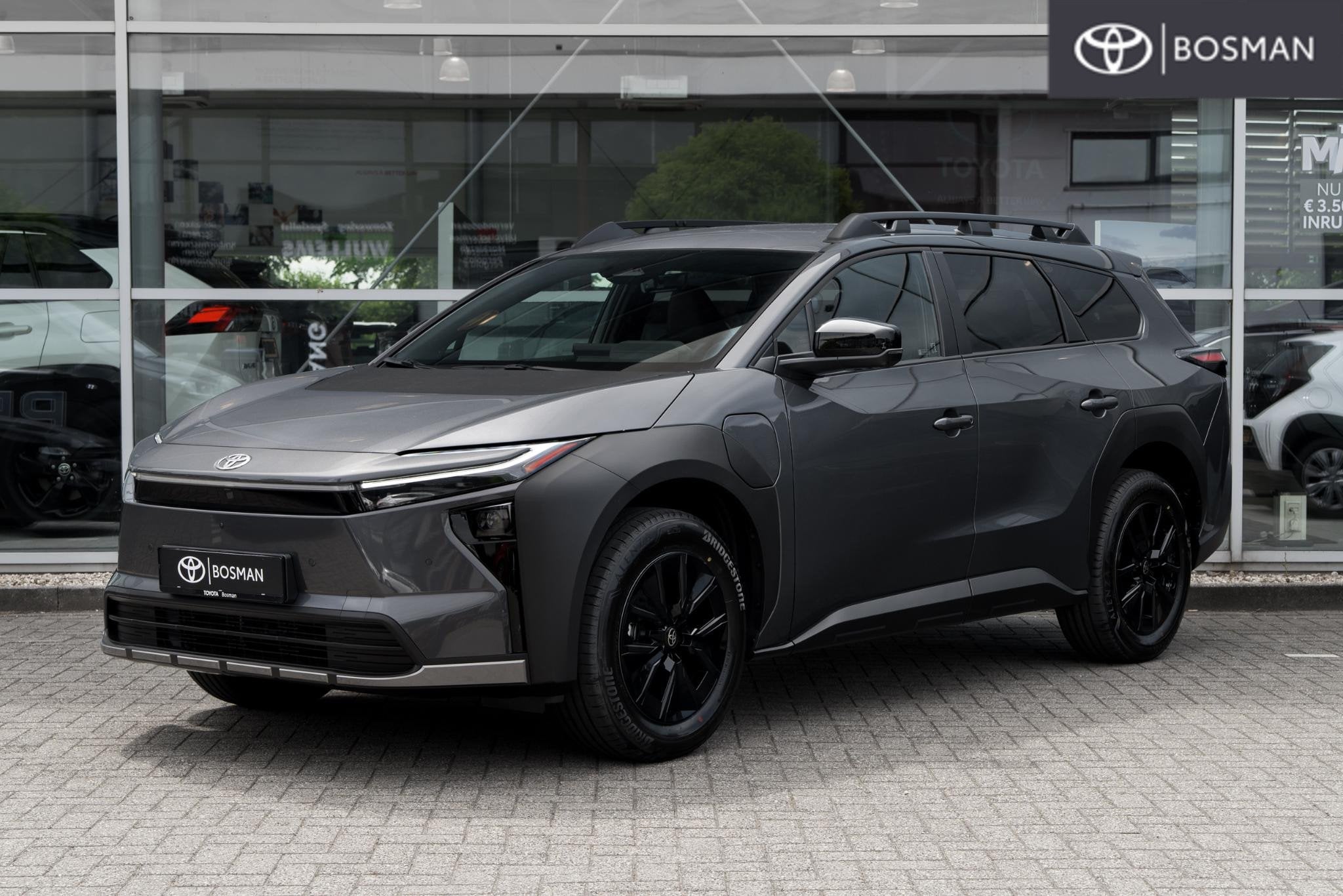 Toyota bZ4X Touring Dynamic 75 kWh, Auto's, Gebruikt, 591 km, Leder en Stof, 75 kWh