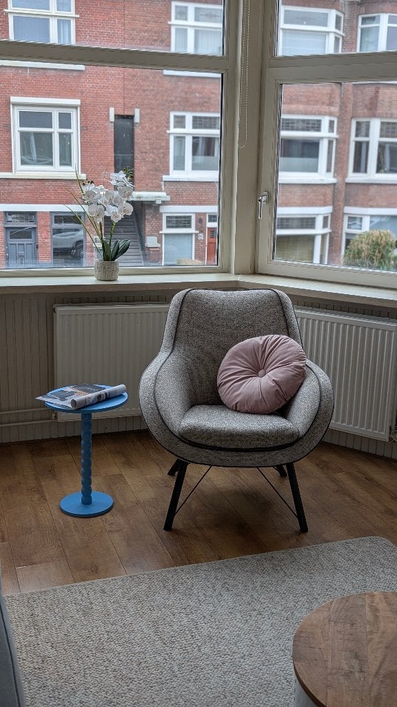 Fauteuil grijs gemêleerd met donkergrijze bies, Ophalen, 75 tot 100 cm, Zo goed als nieuw, 75 tot 100 cm