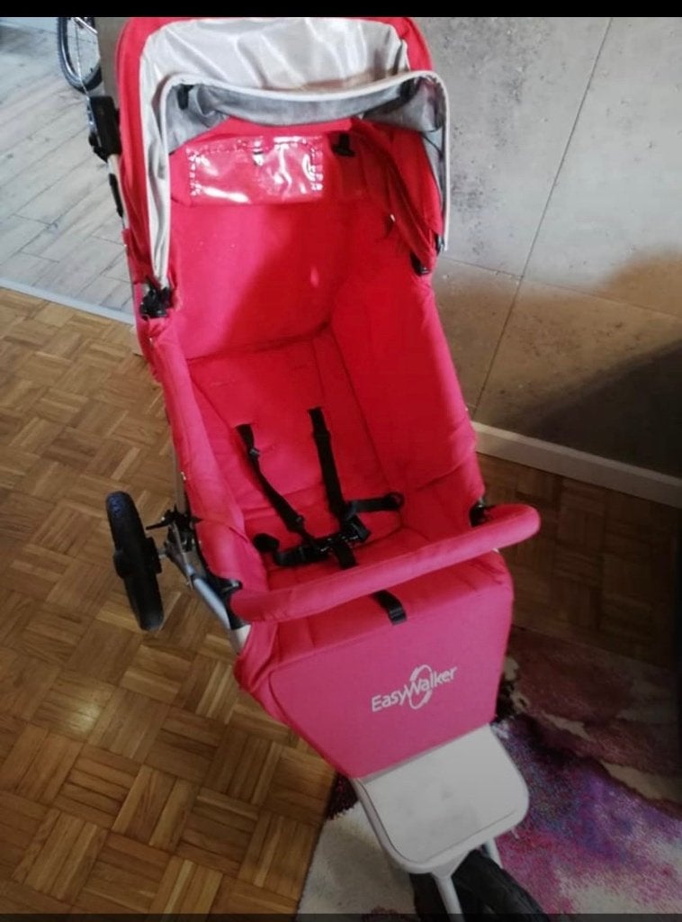 GEZOCHT! Pink roze EASYWALKER sky zitzak mag ook.