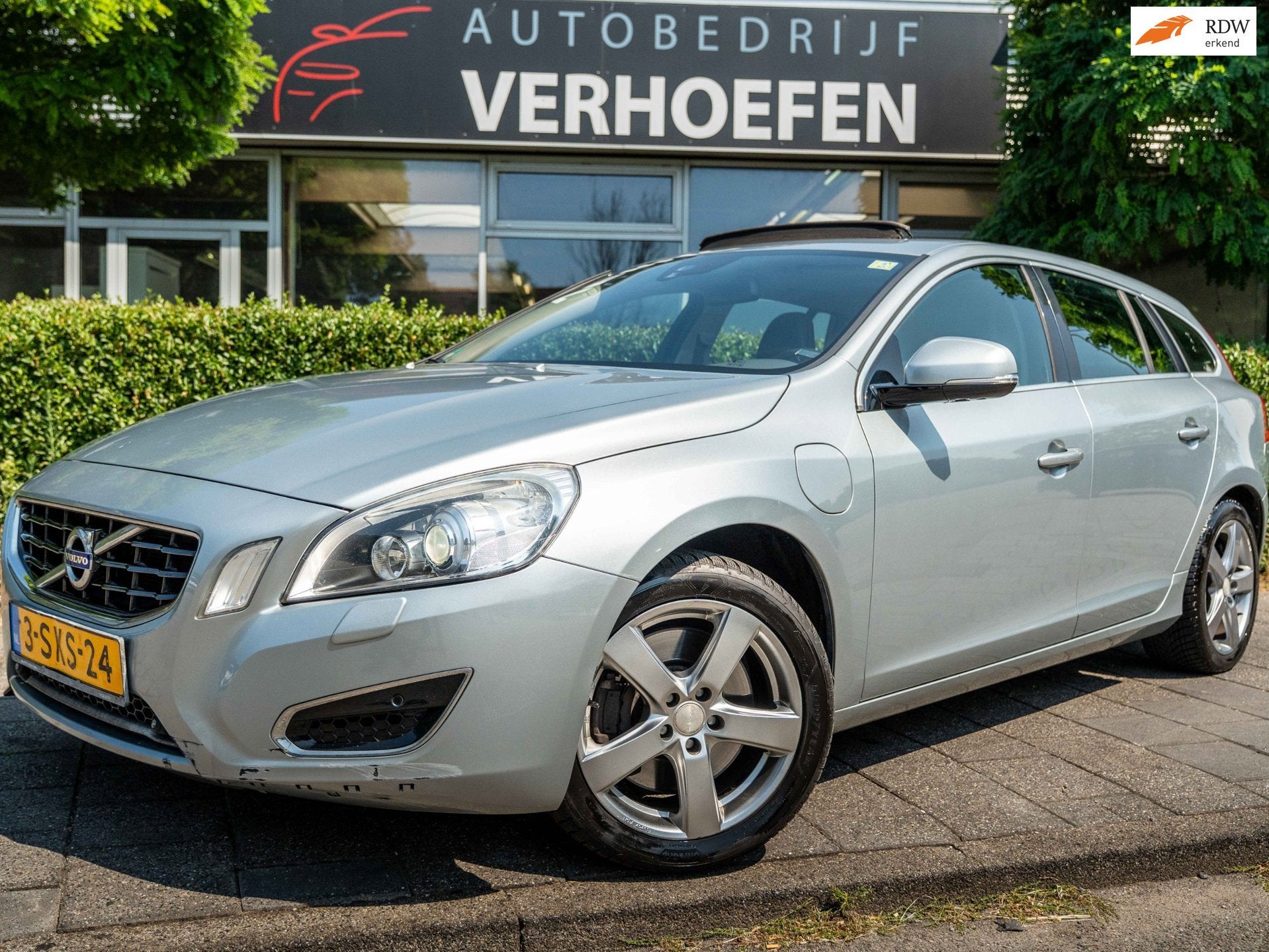 Volvo V60 2.4 D6 AWD Plug-In Hybrid Pure Limited - PANORAMAD, Automaat, Euro 5, Zwart, Bi-Xenon koplampen