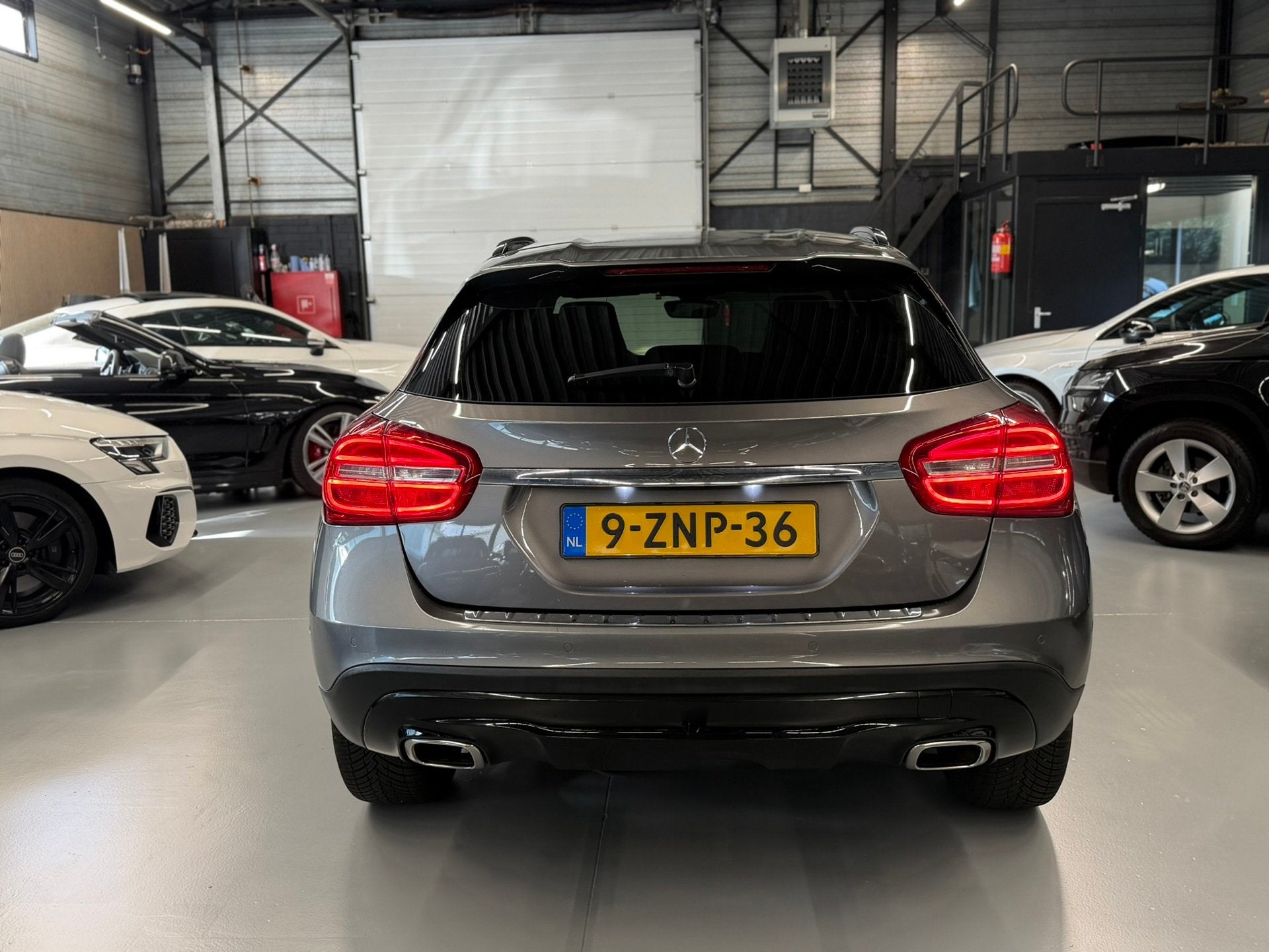 Mercedes-Benz GLA-klasse 200 Ambition Automaat l Led l Cruis, Auto's, Gebruikt, Euro 6, 715 kg, Bedrijf