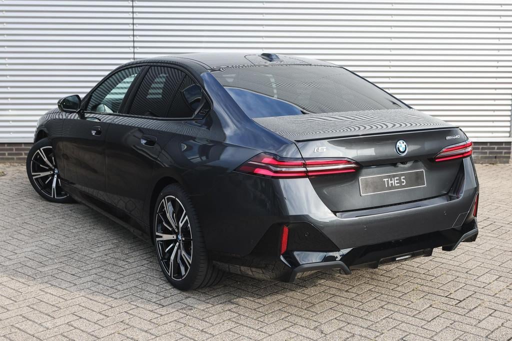 BMW i5 eDrive40 M Sport / Panoramadak / Bowers & Wilkins / S, Automaat, 2095 kg, Achterwielaandrijving, Zwart