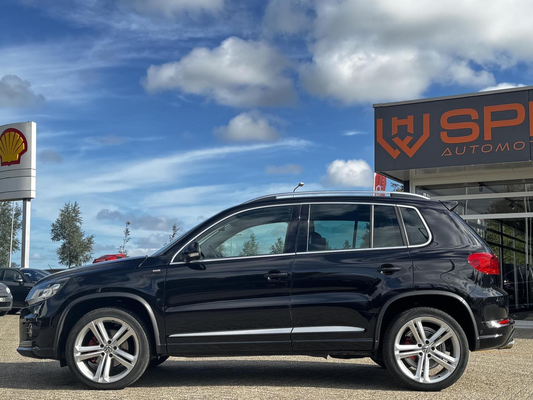 Volkswagen Tiguan 2.0 TDI R-Line 4Motion|DSG|19"|Bi-Xenon, Automaat, Euro 5, Stof, Gebruikt