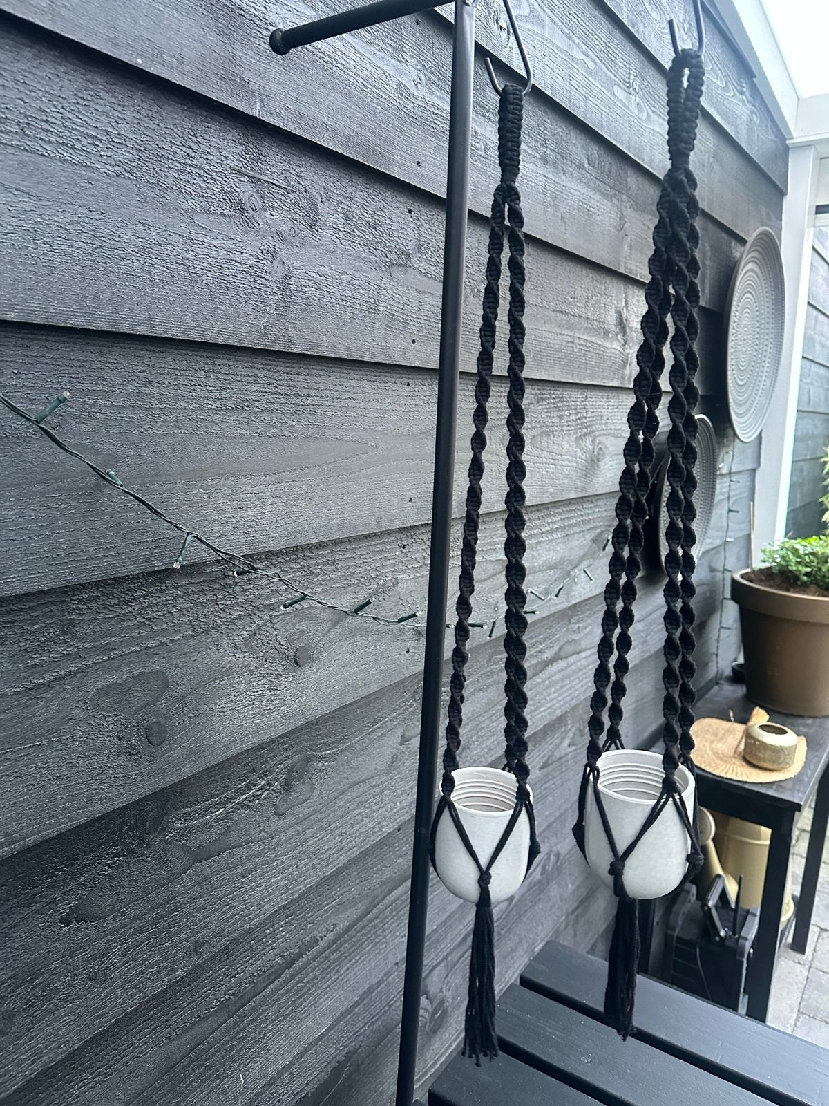 Macramé plantenhangers met bijpassende potjes, Zwart, Boho, Ophalen of Verzenden, Zo goed als nieuw