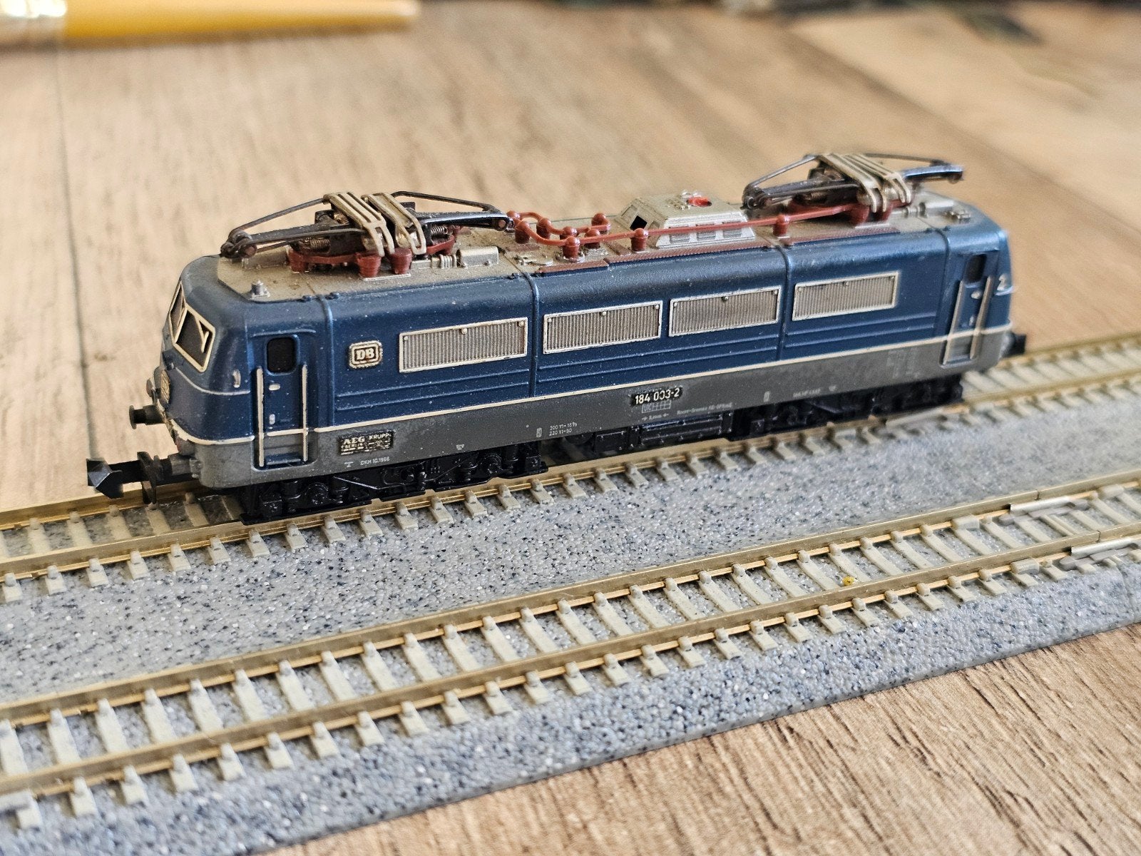 Minitrix N spoor E-184 locomotief, Hobby en Vrije tijd, Ophalen of Verzenden, Zo goed als nieuw, Locomotief, Trix