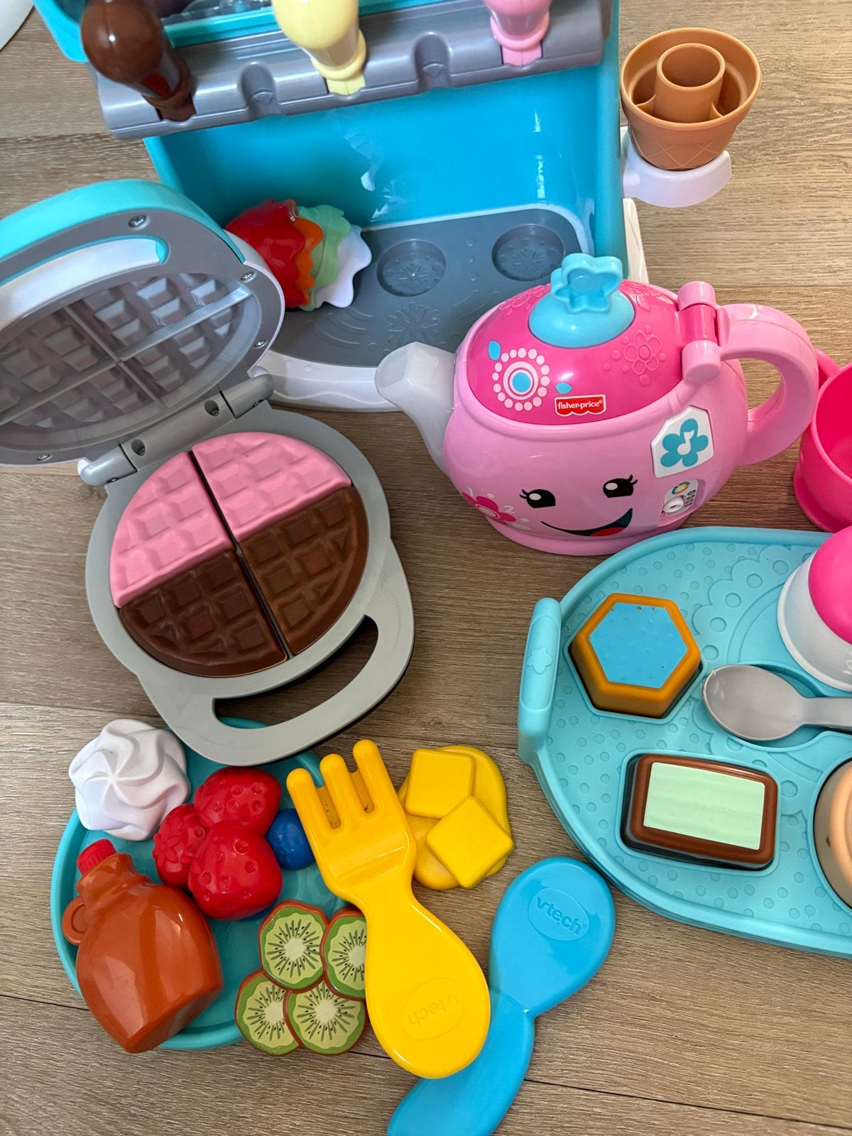 VTech Fisherprice wafelijzer ijsmachine theepot, Ophalen, Zo goed als nieuw, Speelset, Met geluid