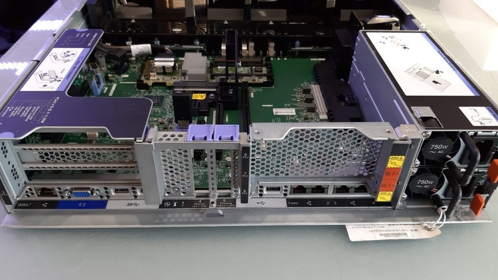 Foto 9 van Lenovo x3650 M5 server | Xeon 6-core | 16GB | Garantie