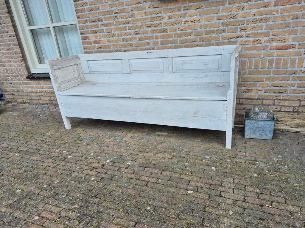 Antieke houten kerkbank met opbergruimte - Wit geverfd, Ophalen of Verzenden
