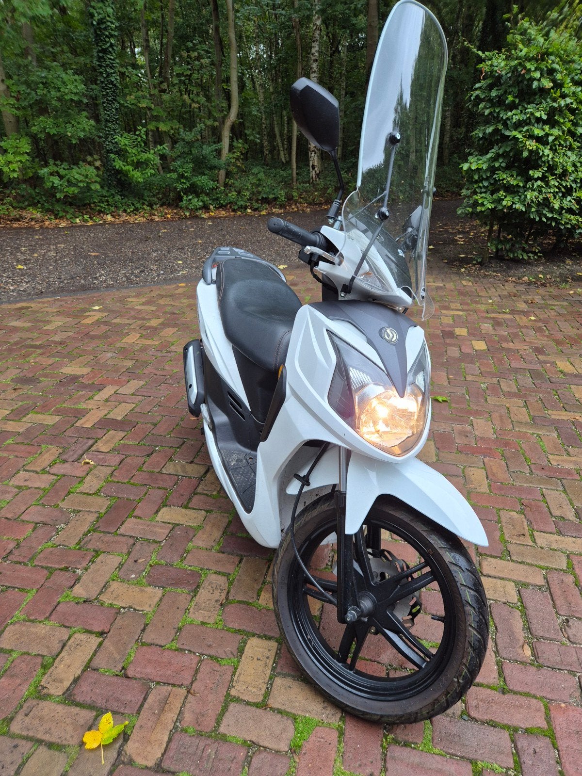 Sym Symphony scooter - Wit - Zo goed als nieuw, Fietsen en Brommers, Ophalen, Overige modellen, Maximaal 45 km/u, Zo goed als nieuw