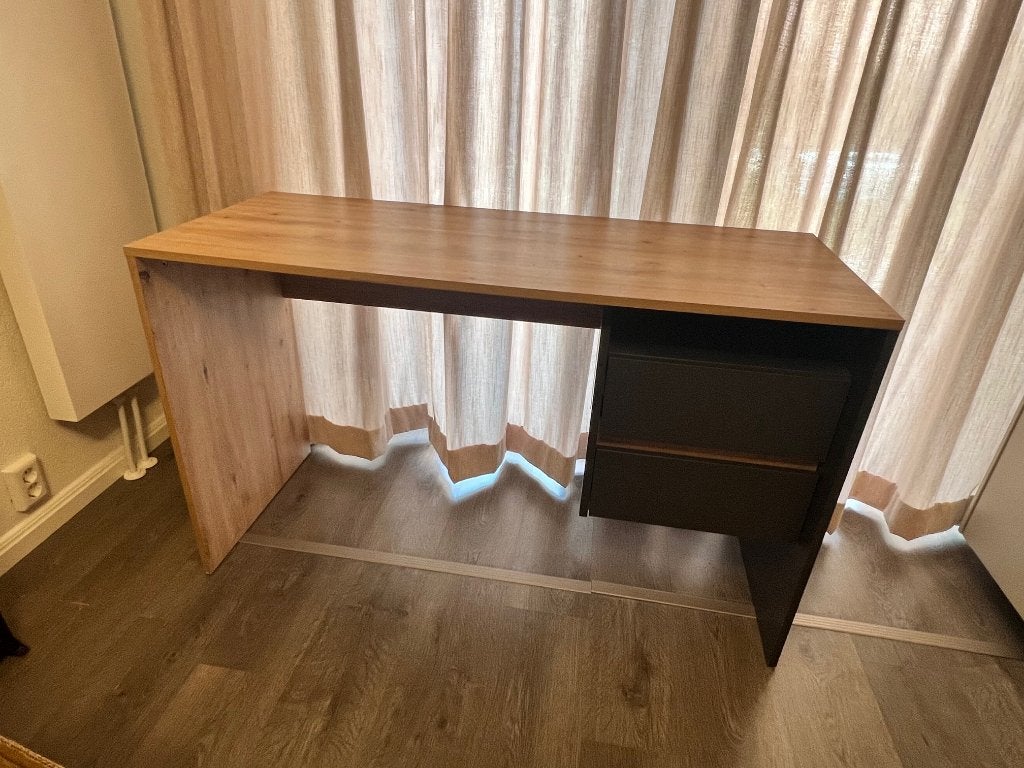 Modern bureau, Huis en Inrichting, Ophalen, Hout, Schoolbureau, 52 cm
