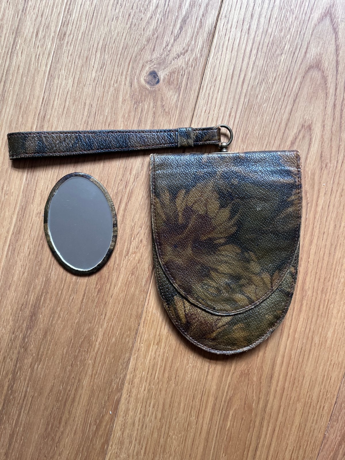 Vintage handspiegeltje in leren (?) etui, Antiek en Kunst, Ophalen of Verzenden