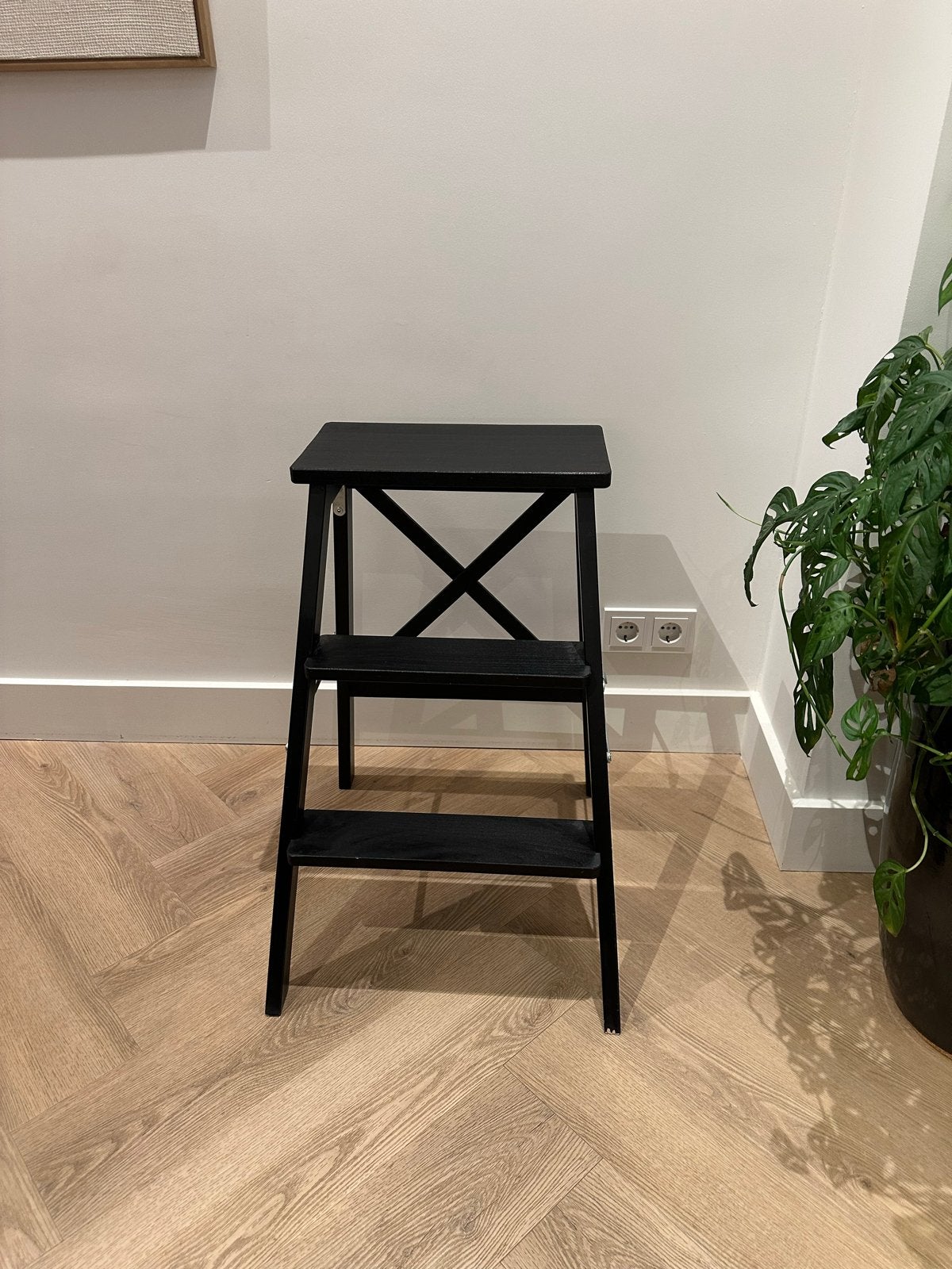 IKEA Bekväm Opstapje Kruk Zwart 63cm, Ophalen, Gebruikt, Hout
