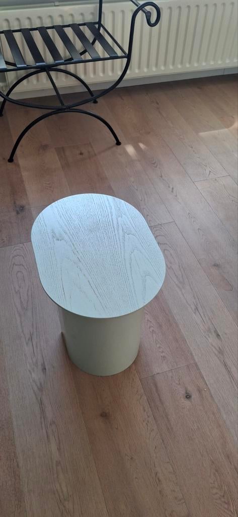 Stijlvolle ovale bijzettafel van Fest, Huis en Inrichting, Ophalen, Minder dan 45 cm, Minder dan 55 cm, Modern, Scandinavisch