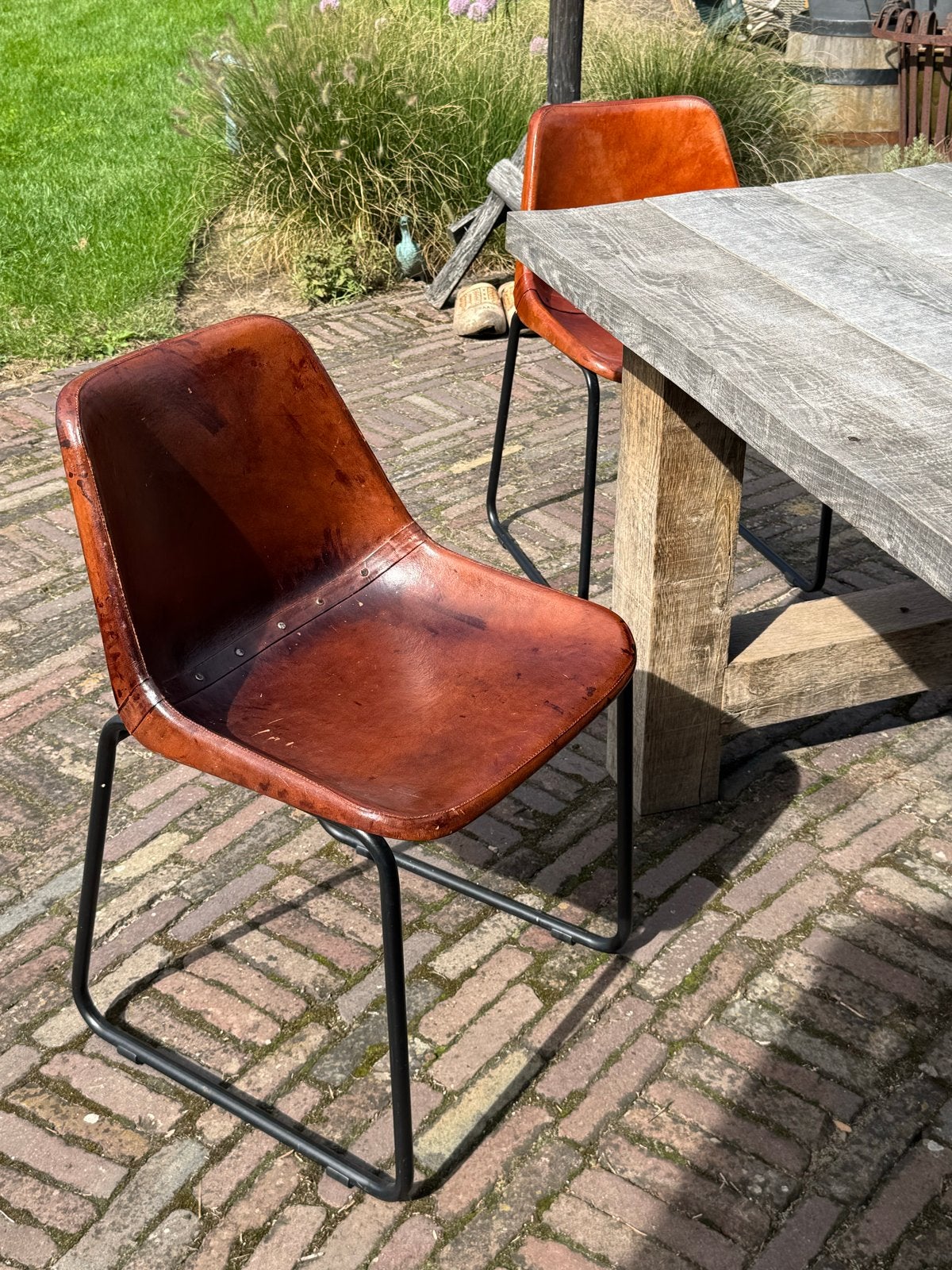Vijf leren eetkamerstoelen met zwart stalen frame, Huis en Inrichting, Stoelen, Gebruikt, Bruin, Leer, Ophalen of Verzenden