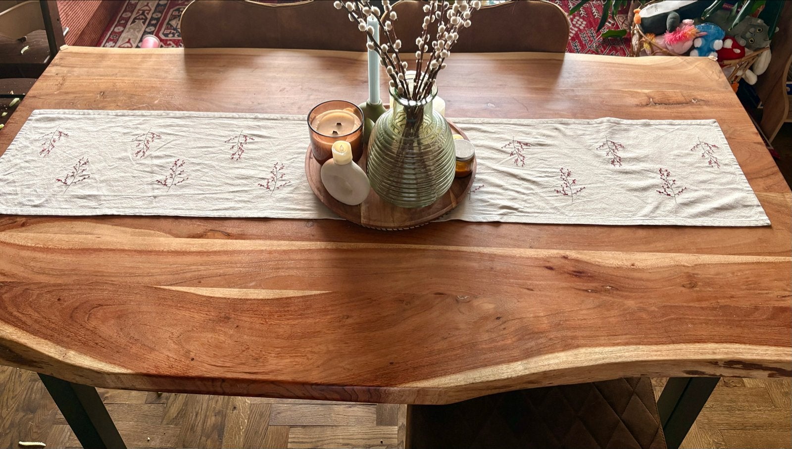 Massief houten eettafel met natuurlijke randen, Huis en Inrichting, Tafels | Eettafels, Zo goed als nieuw, Vijf personen of meer