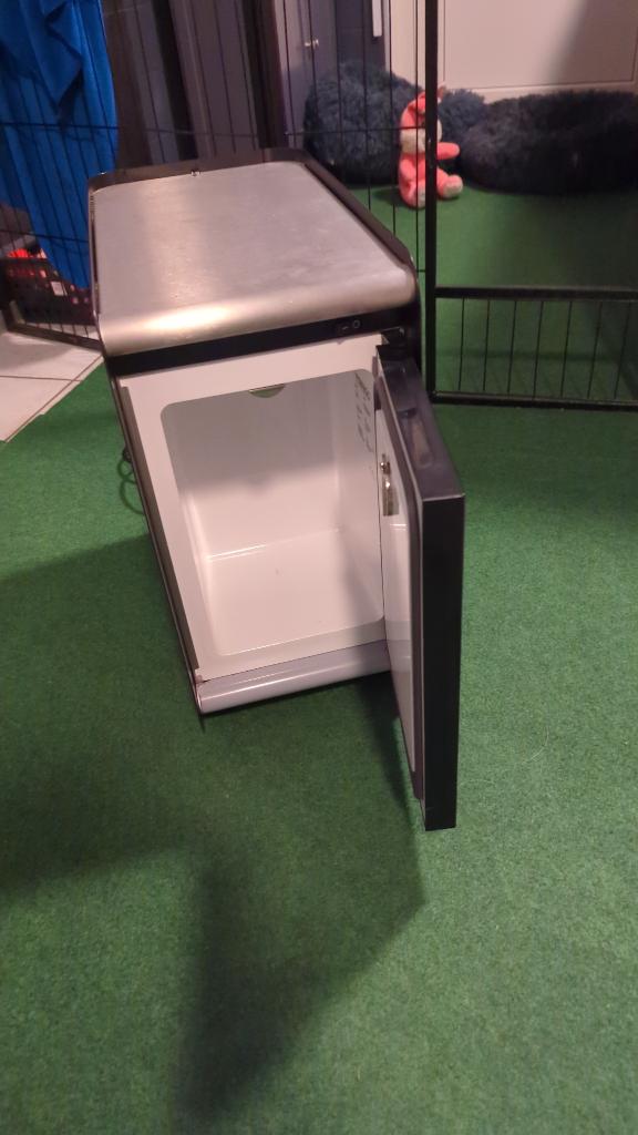 Kleine Koelkast - Ideaal voor Studenten of Kleine Ruimtes, Witgoed en Apparatuur, Ophalen, Minder dan 85 cm, Minder dan 75 liter