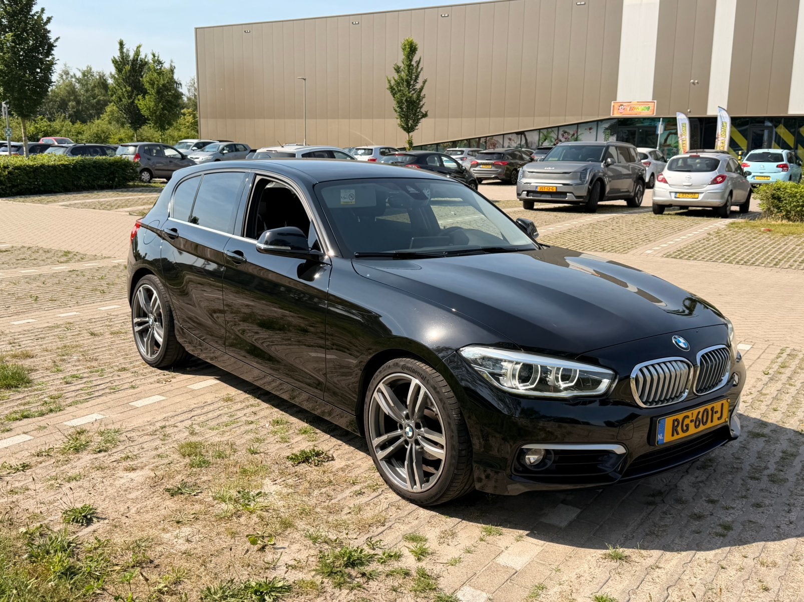 BMW 1-Serie 118i Streptronic8 136pk Aut 2017, Auto's, BMW, 1295 kg, Zwart, Origineel Nederlands, 650 kg