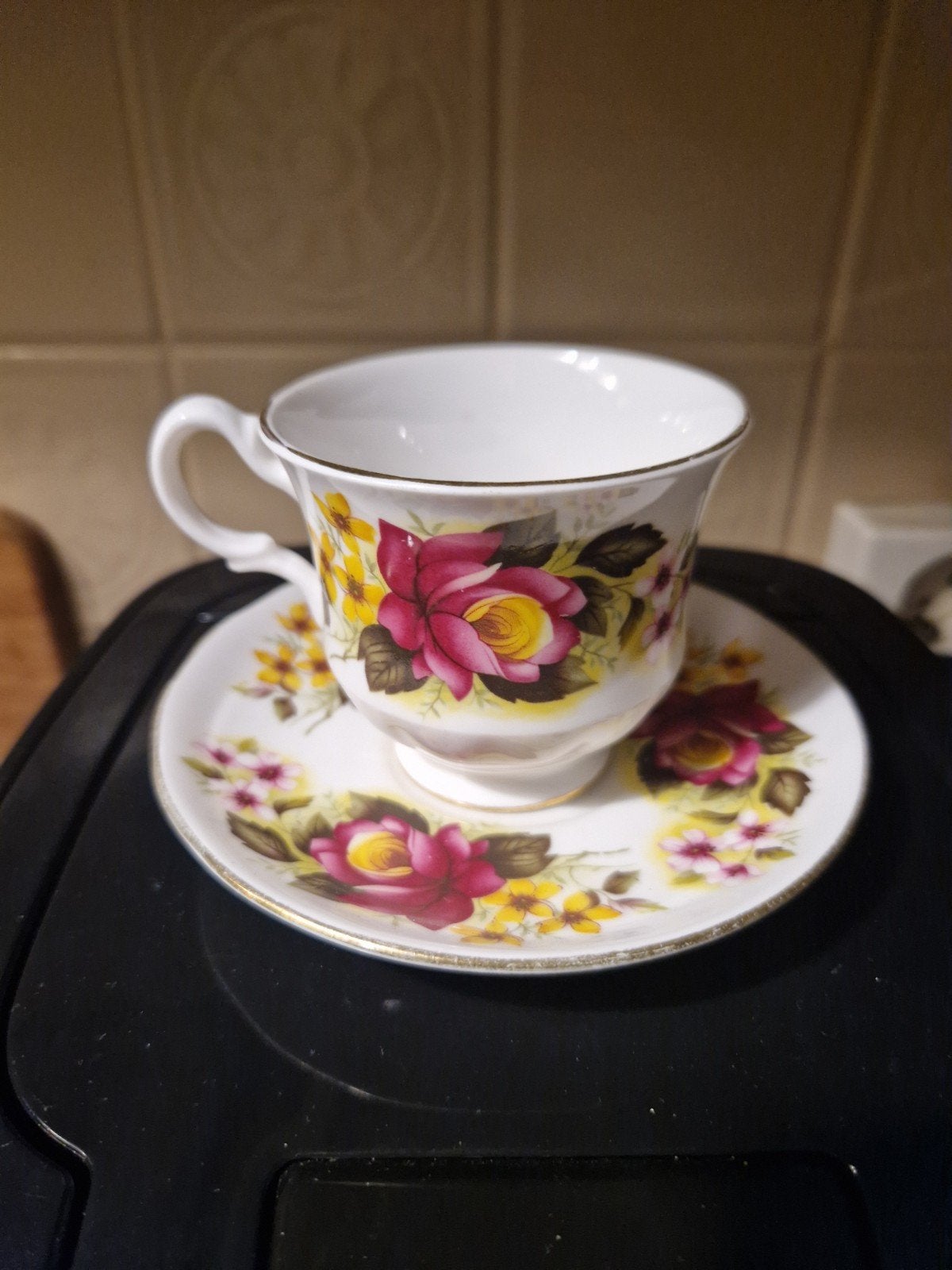 Royal Kent Bone China Kop en Schotel - Bloemenpatroon, Antiek en Kunst, Ophalen of Verzenden