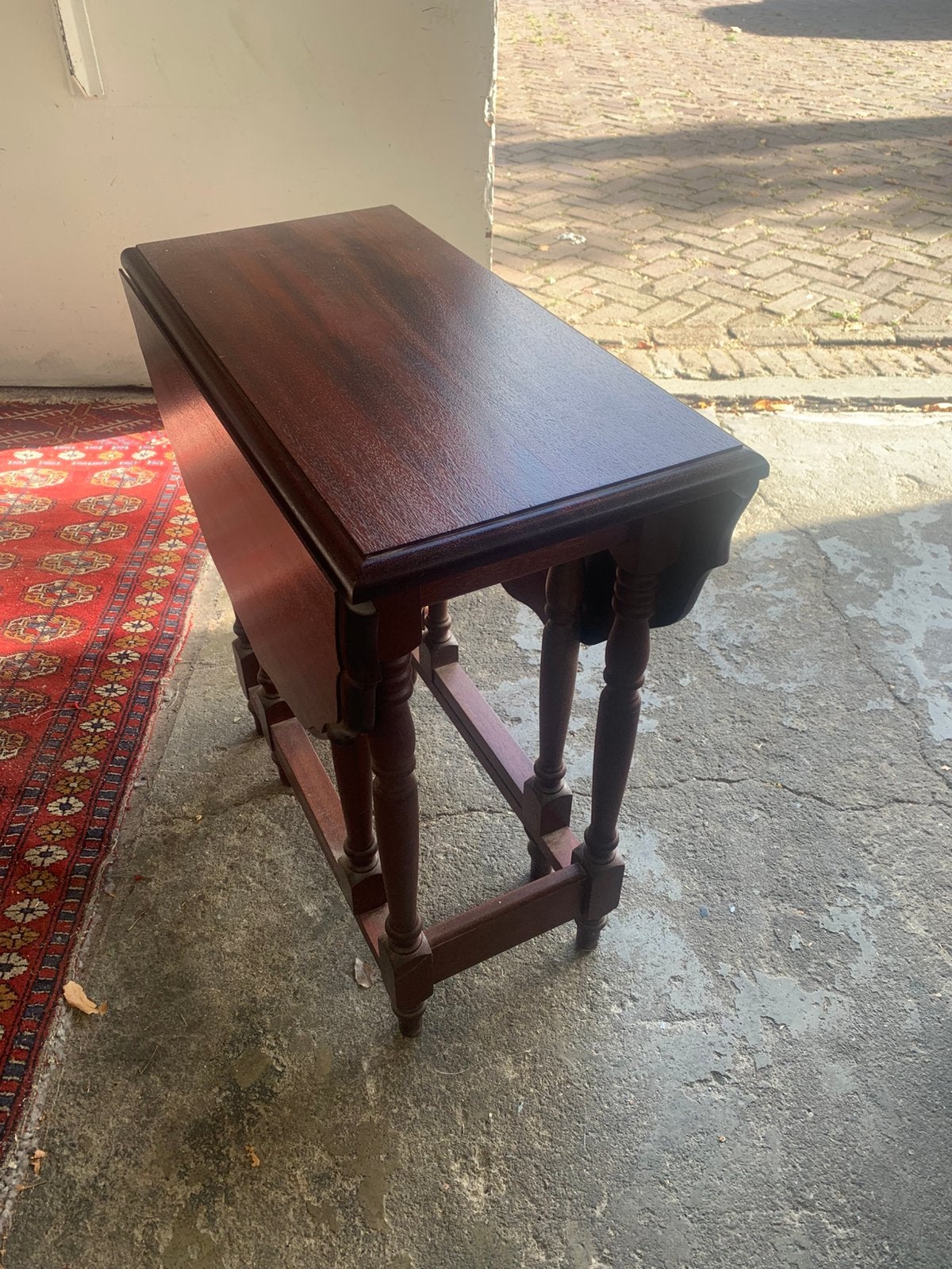 antieke stijl klein notenhouten hangoortafel drop-leaf table, Ophalen of Verzenden, Rechthoekig, 75 cm of meer, 60 cm of meer