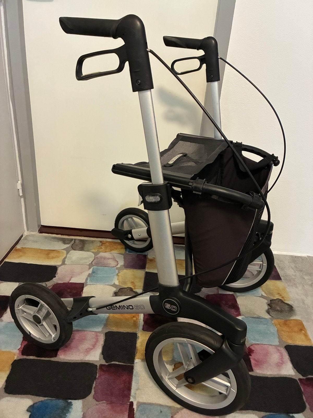 Te koop Rollator Gemino 60 Walker met stokhouder, Ophalen, Lichtgewicht, Zo goed als nieuw