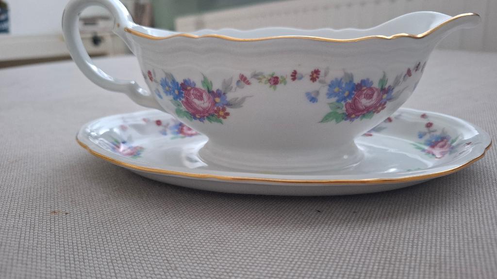 Sauskom / juskom met bloemetjes, Huis en Inrichting, Keuken | Servies, Ophalen, Porselein, Overige stijlen, Kom(men)