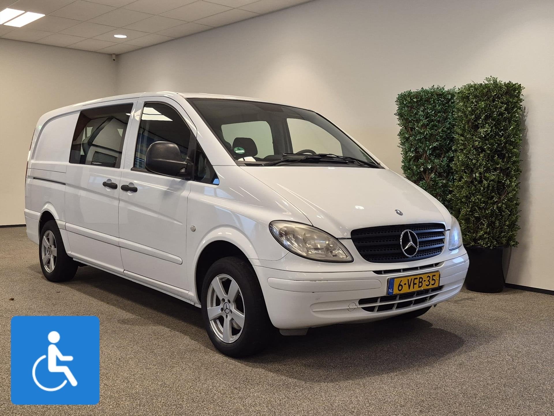 Mercedes-Benz Vito L2H1 Rolstoelbus, 12 maanden, Achterwielaandrijving, Gebruikt, 4 cilinders
