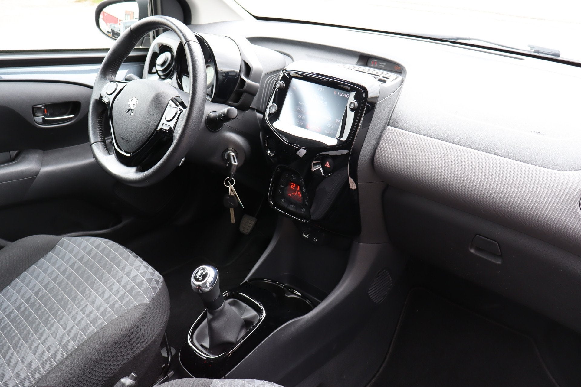 Peugeot 108 1.0 e-VTi Allure Nederlandse auto/Achteruitrijca, Auto's, Voorwielaandrijving, 12 maanden, Stof, Gebruikt