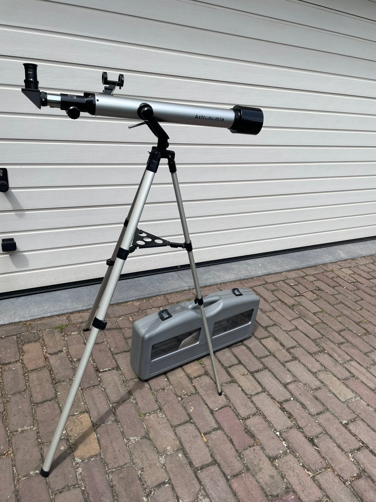 Astronomie telescoop met statief en koffer, Lenzentelescoop (refractor), Met statief, Ophalen of Verzenden, Zo goed als nieuw