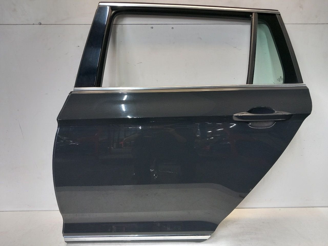 Portier links achter Volkswagen Passat, Auto-onderdelen, Onderdelen@venauto.nl, Van der Ven Autorecycling B.V., Gebruikt, Ettenseweg 76, 4706 PB Roosendaal, The Netherlands