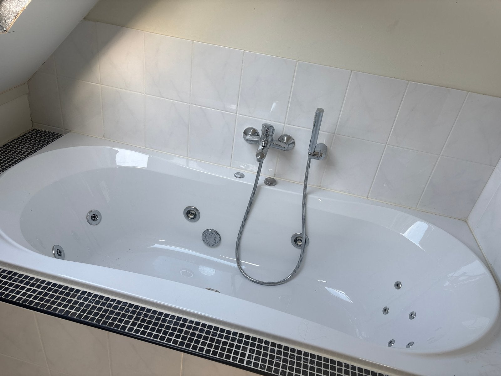 Luxe bubbelbad met kraan en douchekop, Ophalen, Gebruikt, Chroom, Bad