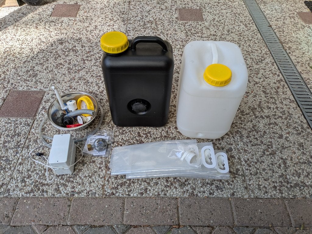 Watertankjes, gasdrukregelaar, e.d. voor de camperbouwer., Caravans en Kamperen, Camper-accessoires, Ophalen, Gebruikt