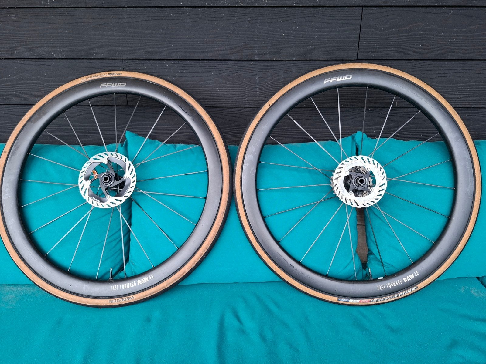 FFWD RAW 44 Carbon Wielset - Zo goed als nieuw, Wiel, Ophalen of Verzenden, Racefiets, Carbon