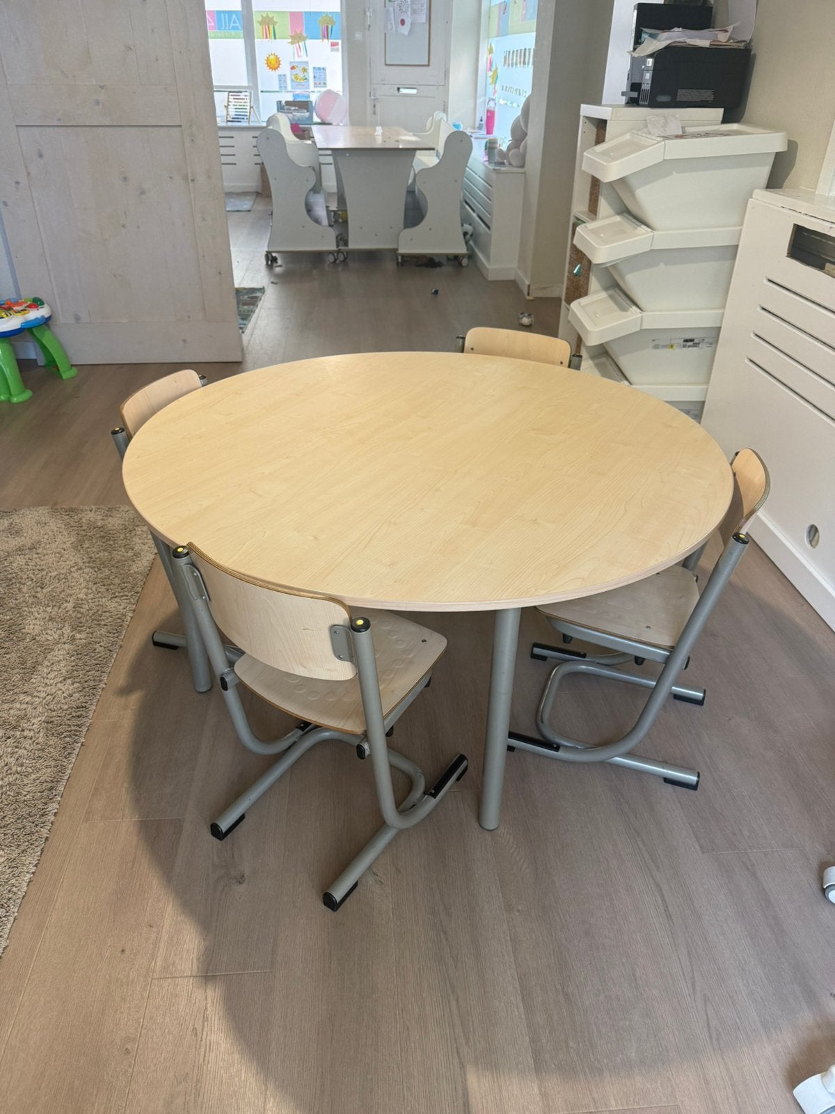 Tafel met 4 stoelen kinderoovang/gastouder, Buitenschoolse opvang