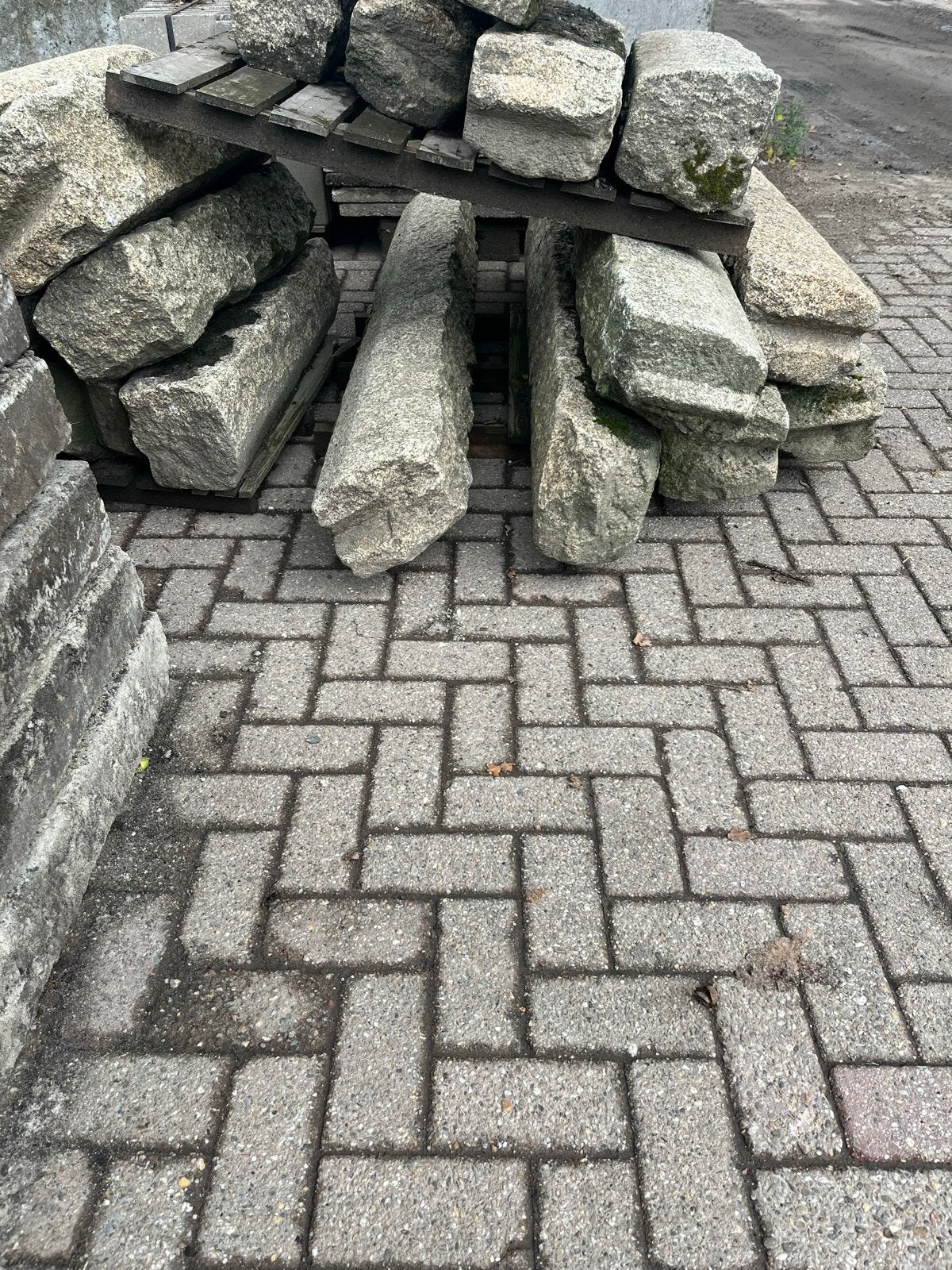 Grote partij granieten banden/rotsen/keien - grijs/beige, Tuin en Terras, Gebruikt, Graniet, Ophalen of Verzenden, Kei