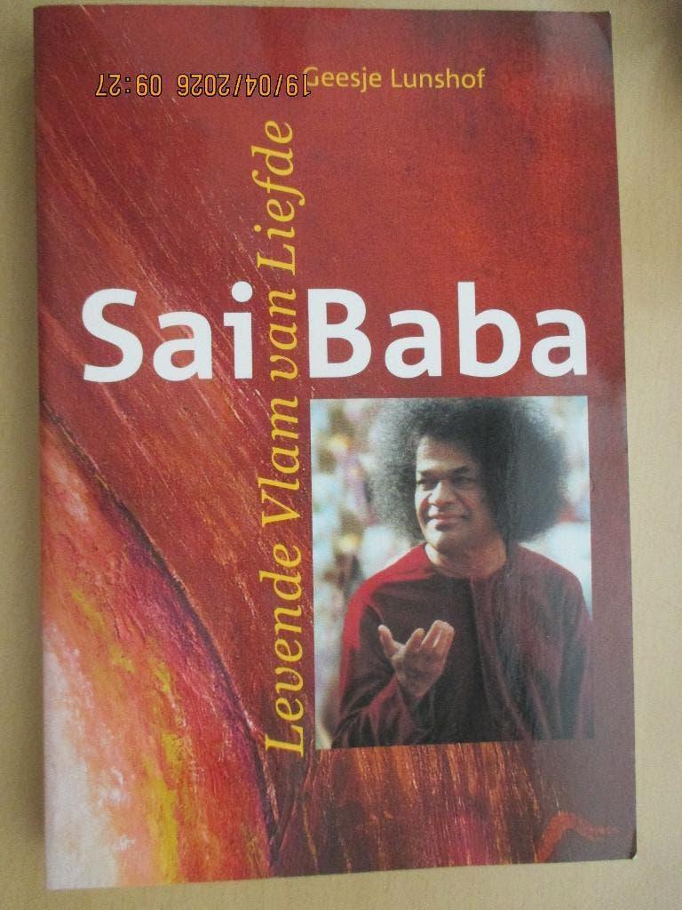 Geesje Lunshof - Sai Baba, Levende vlam van Liefde, Boeken, Achtergrond en Informatie, Ophalen of Verzenden, Zo goed als nieuw