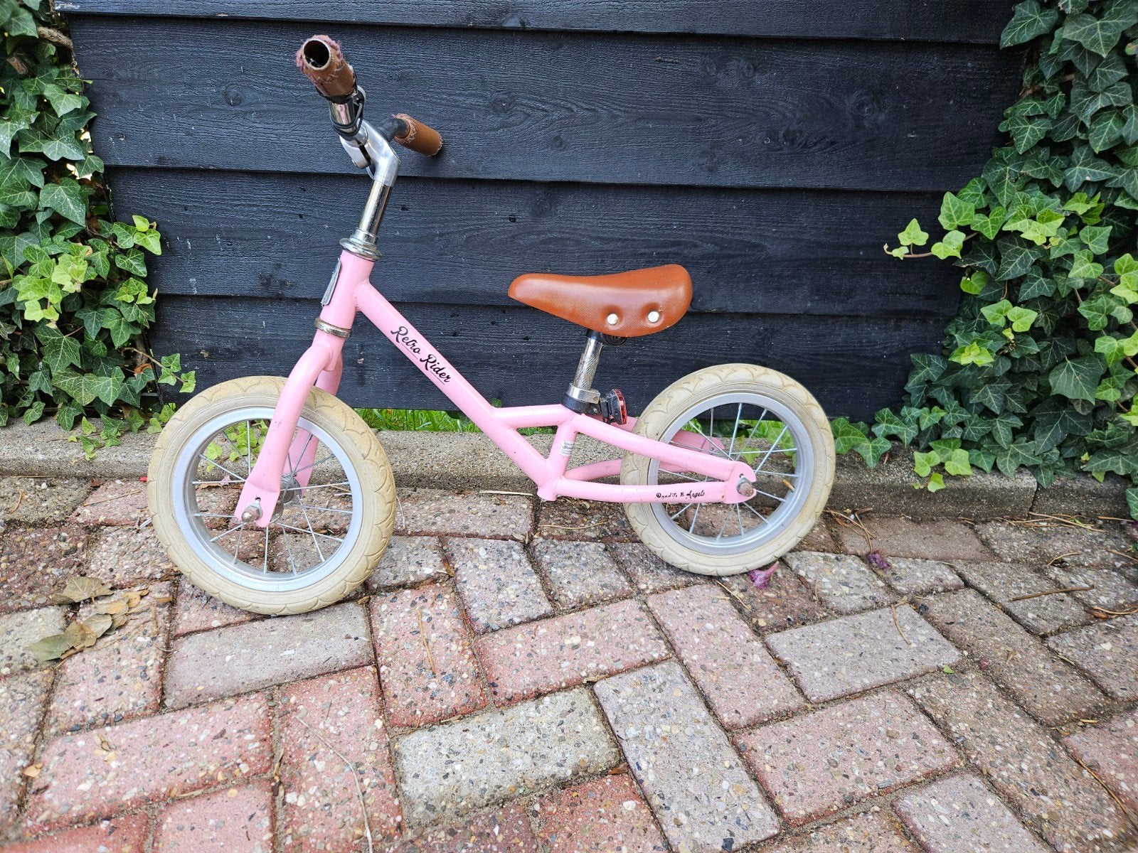 Roze Retro Rider loopfiets, Ophalen, Zo goed als nieuw, Minder dan 16 inch, Retro Rider