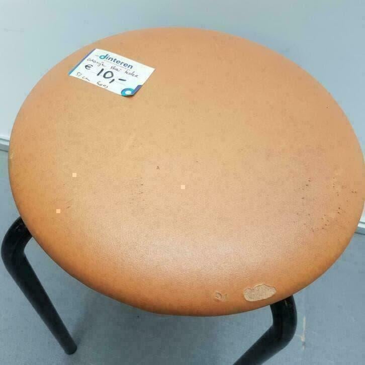 1x Degelijke oranje skai lederen kruk met metalen poten, Huis en Inrichting, Barkrukken, 5 krukken of meer, Ophalen, Nieuw, 60 tot 90 cm