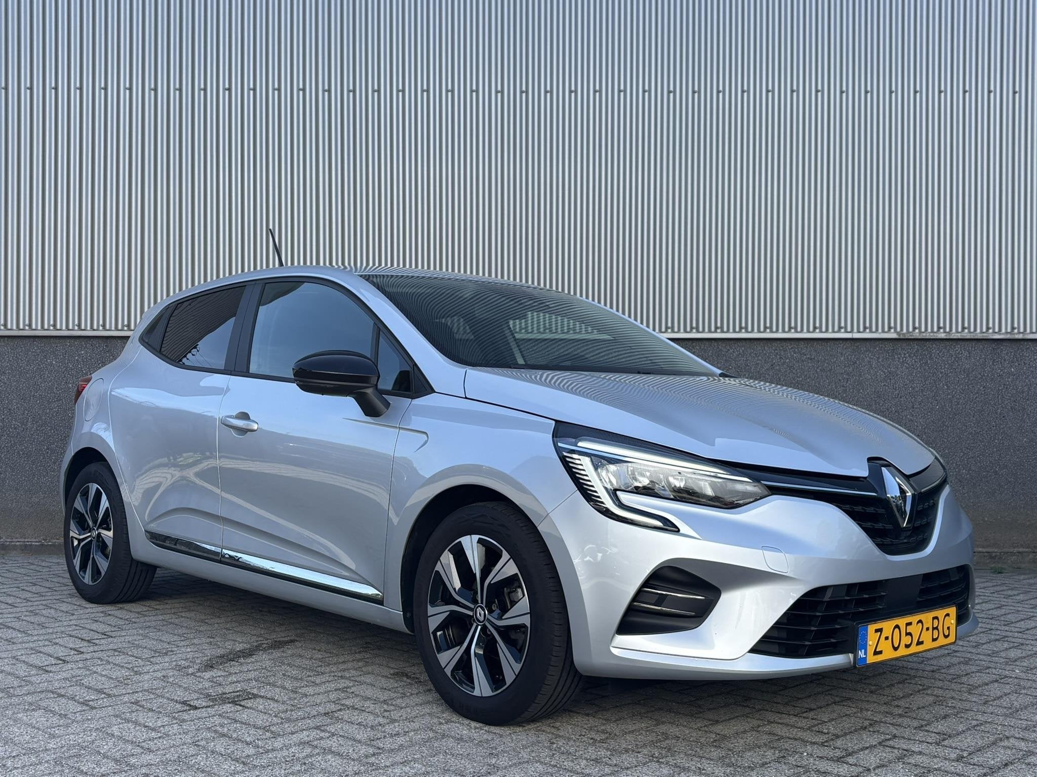 Renault Clio 1.0 TCe 90pk GPF Evolution | Navigatie | Parkee, Auto's, Voorwielaandrijving, Gebruikt, Euro 6, 580 kg