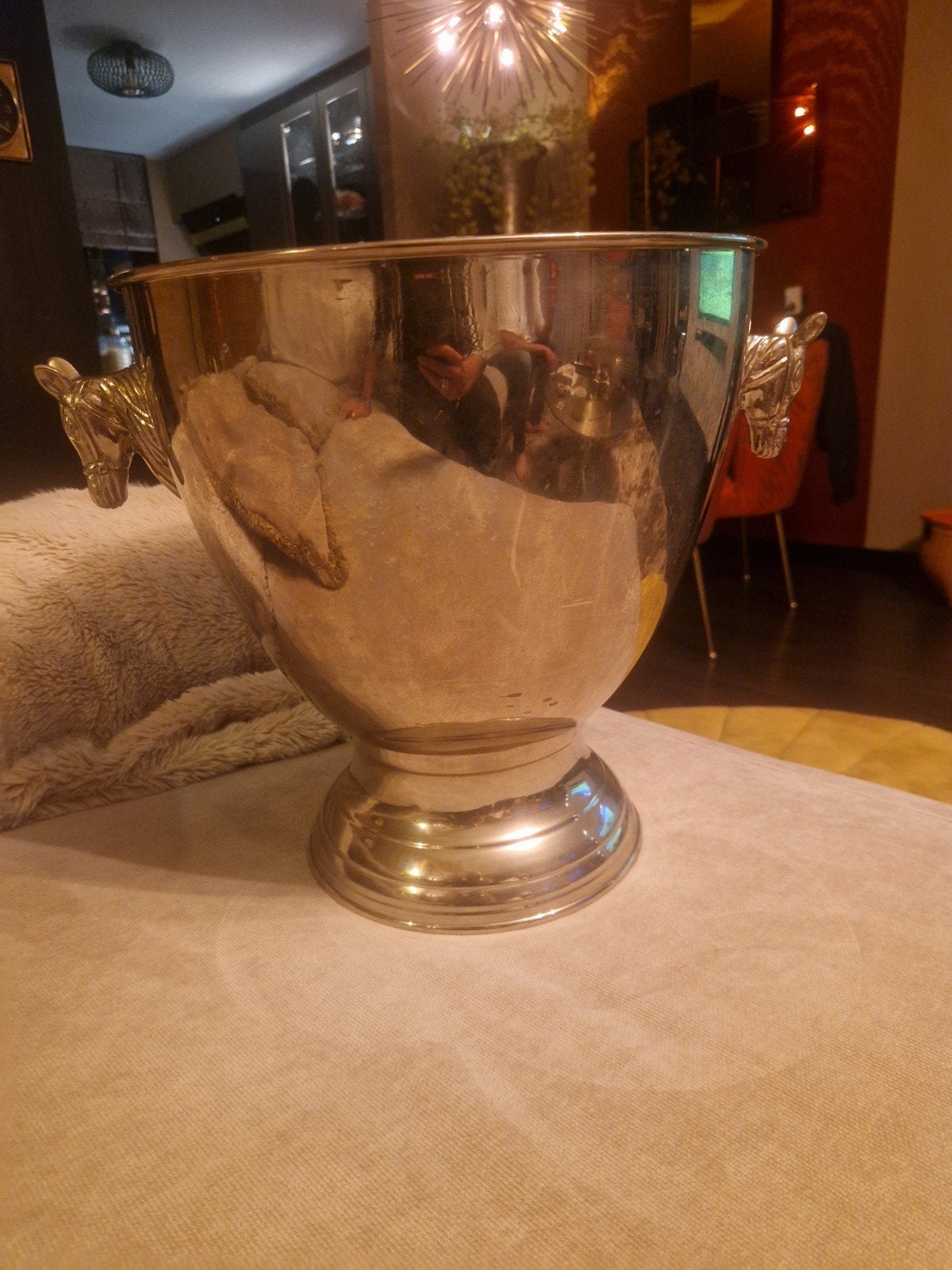 Grote zilverkleurige champagnekoeler met paardenhoofden, Ophalen