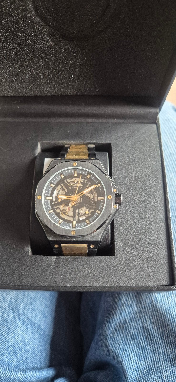 Alpha Sierra Horloge 

Falcon LVD218B, Ophalen of Verzenden, Zo goed als nieuw, Staal, Overige merken