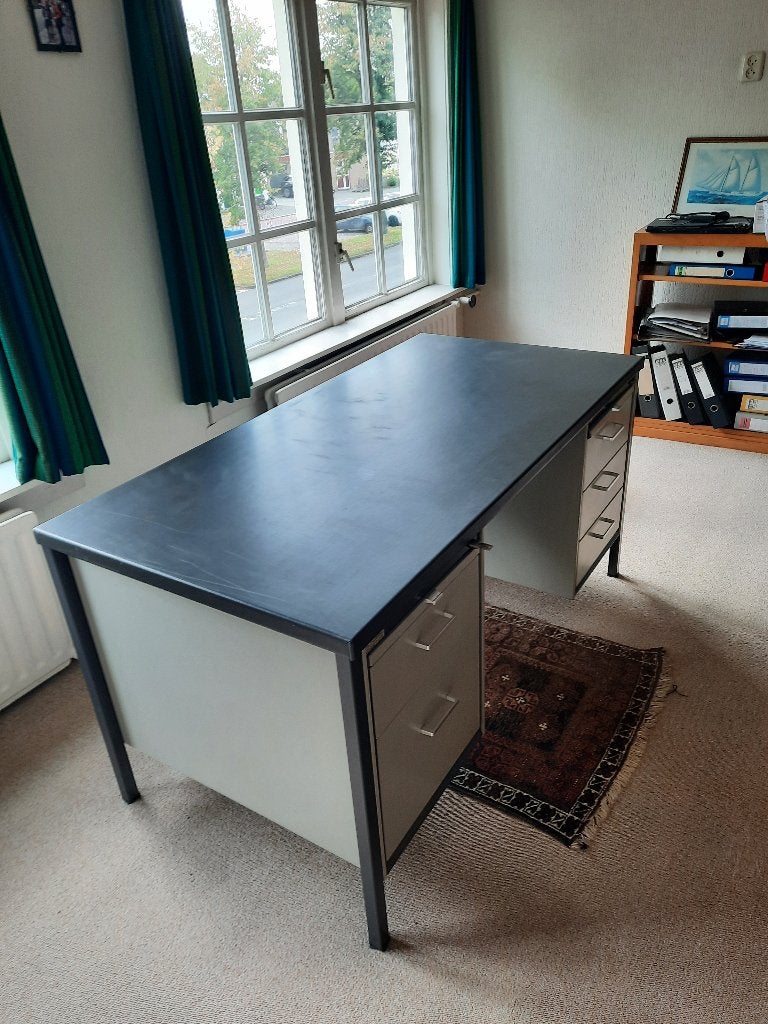 Bureau, merk Gispen, Ophalen, Gebruikt