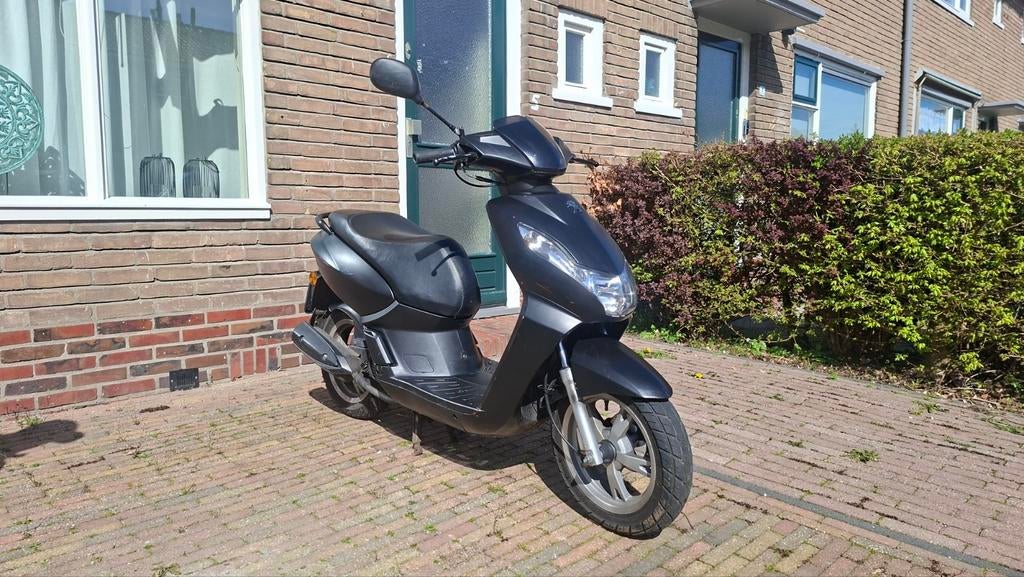 Technisch goed onderhouden Peugeot Kisbee 4t, Fietsen en Brommers, Snorfietsen en Snorscooters, Ophalen, Gebruikt, Benzine, Peugeot
