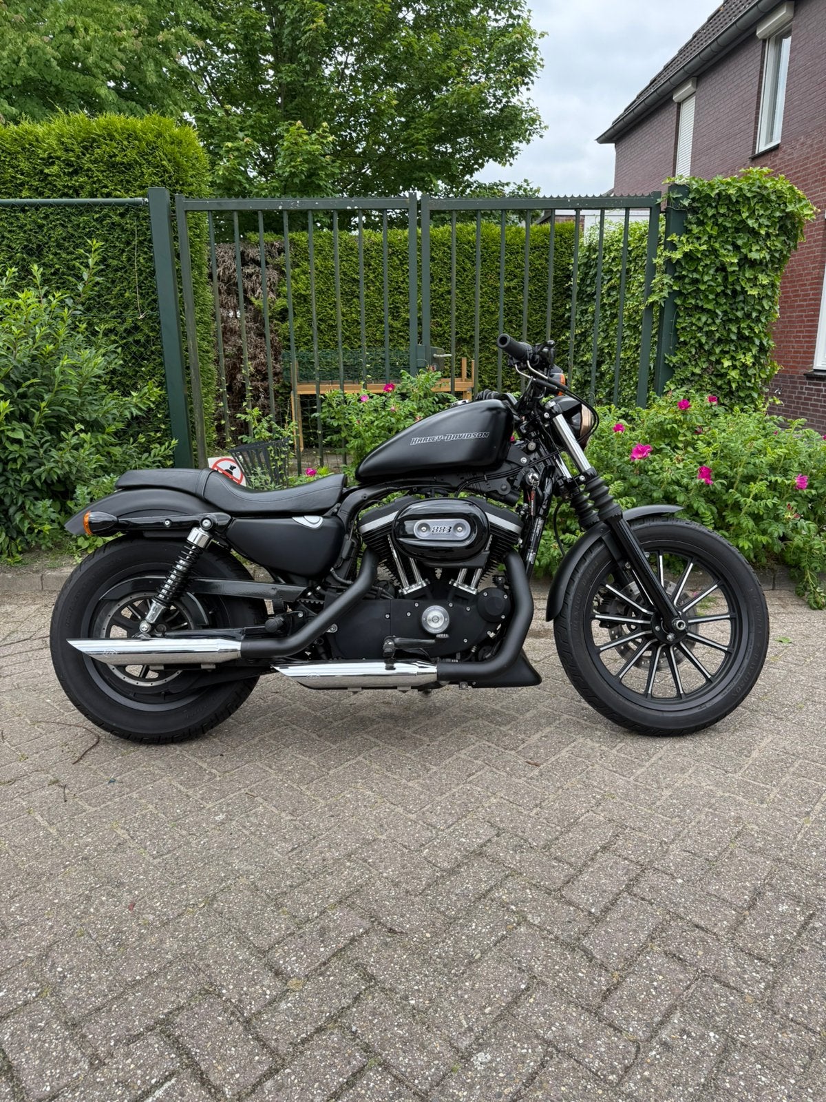 Harley-Davidson Sportster Iron 883 (2010) - Denim Black, Motoren, 2 cilinders, Sportuitlaat, Occasion, Chopper