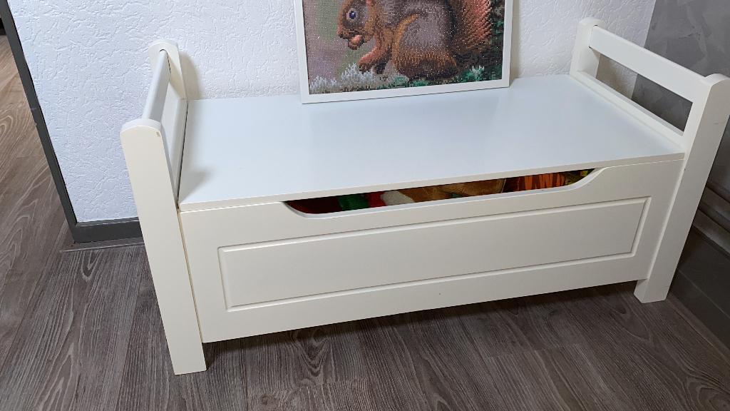 Kinder bankje met opbergruimte, Ophalen, Zo goed als nieuw, Stoel(en)