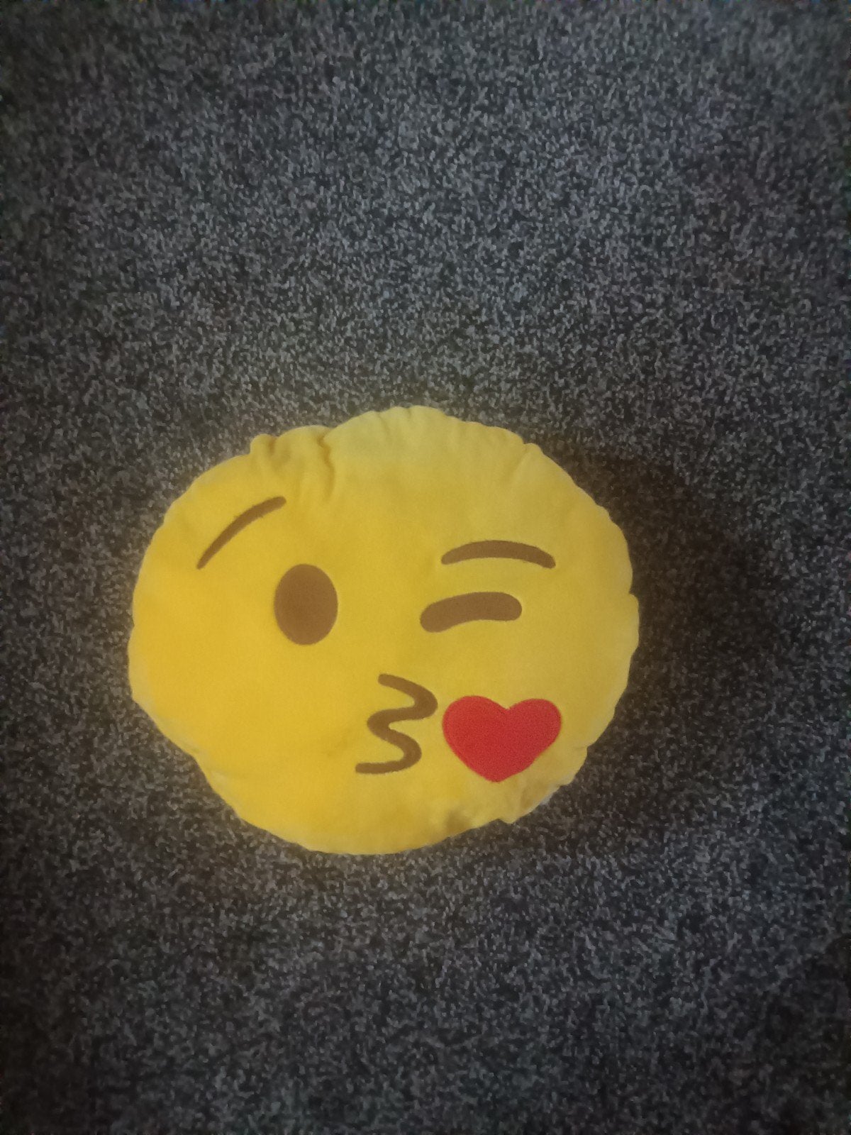 Lekker zacht kussen als kus Emoji, Ophalen