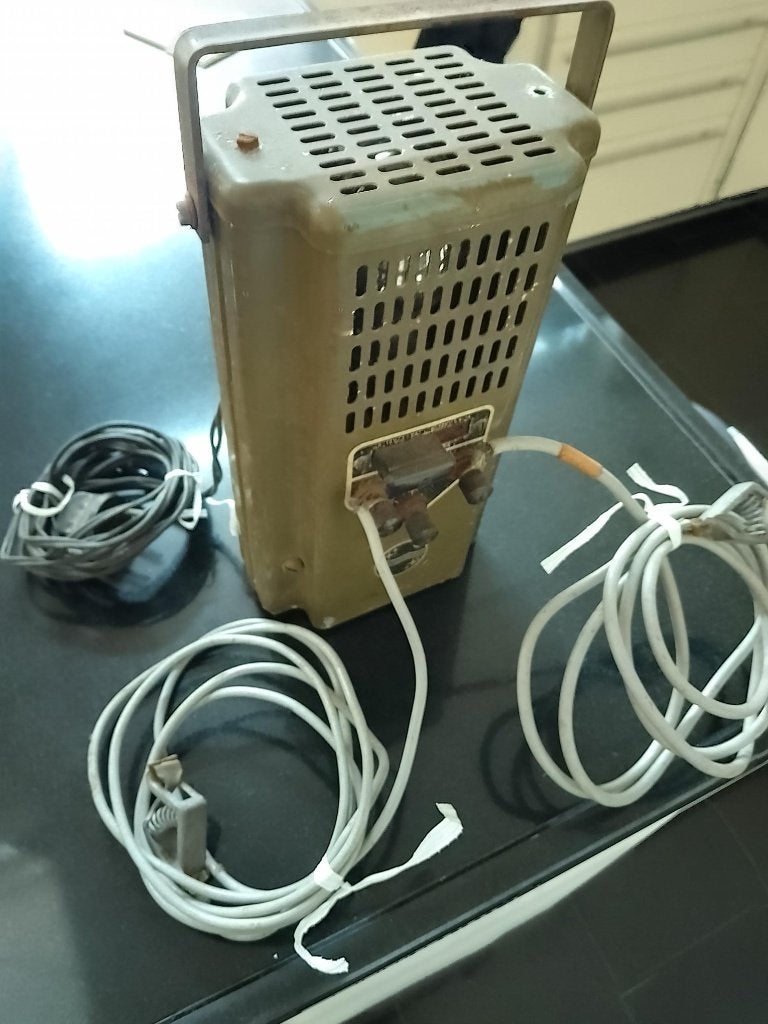 Nostalgisch en bijna antieke Philips acculader type 1347 10, Ophalen of Verzenden