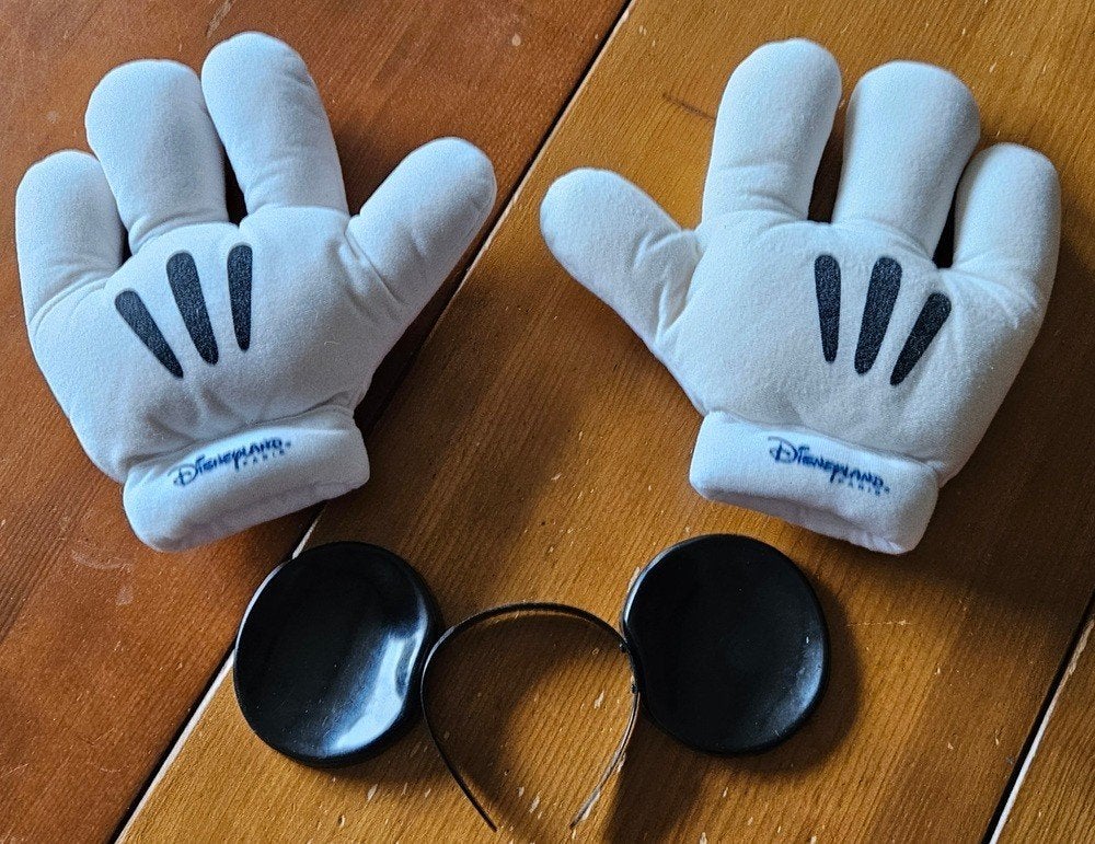 mickey handschoenen + oren McDonald's Happy Meal, Ophalen of Verzenden, Mickey Mouse, Gebruikt, Beeldje of Figuurtje